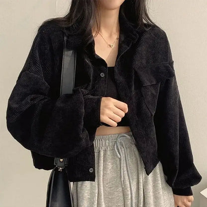 Jaqueta Feminina Curta de Veludo Cotelê com Manga Longa e Modelagem Solta
