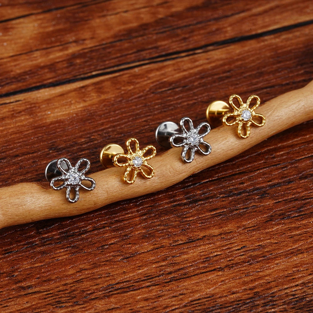 Piercing Feminino em Titânio com Flor Cravejada em Zircônia, Delicado e Sofisticado